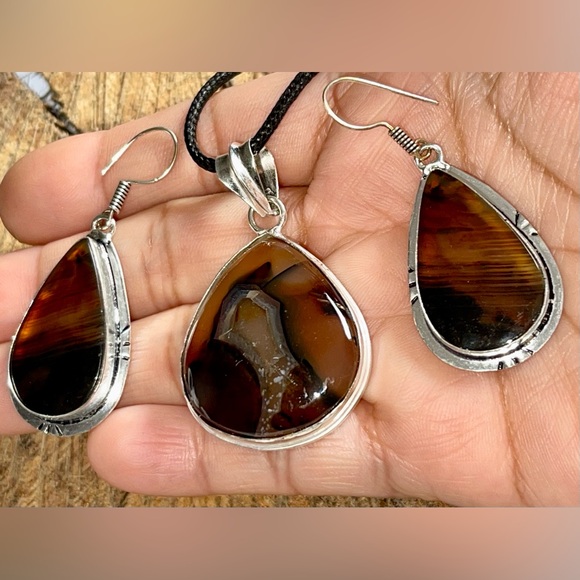 Montana Fire Moss Agate Pendant & Earrings Set - Picture 7 of 13